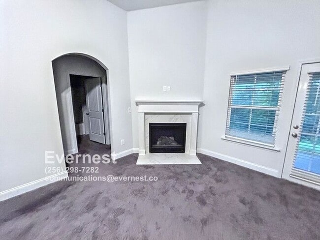 Building Photo - 4-Bedroom, 2-Bathroom Home with Modern App...