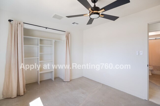Building Photo - Modern Comfort in Scenic Landers
