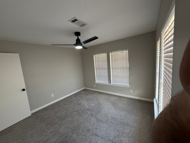 Building Photo - 1554 Scharpe St