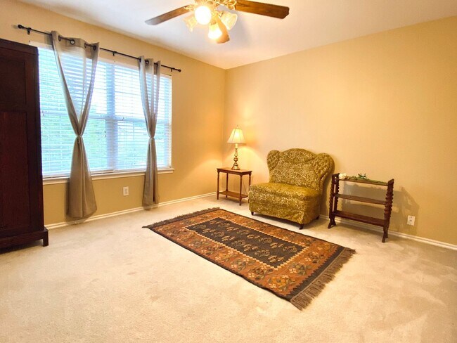 Building Photo - Beautiful 4 Bedroom Home in Gated Community!