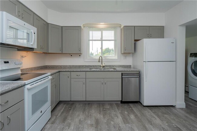 Building Photo - 40 Draper Ave