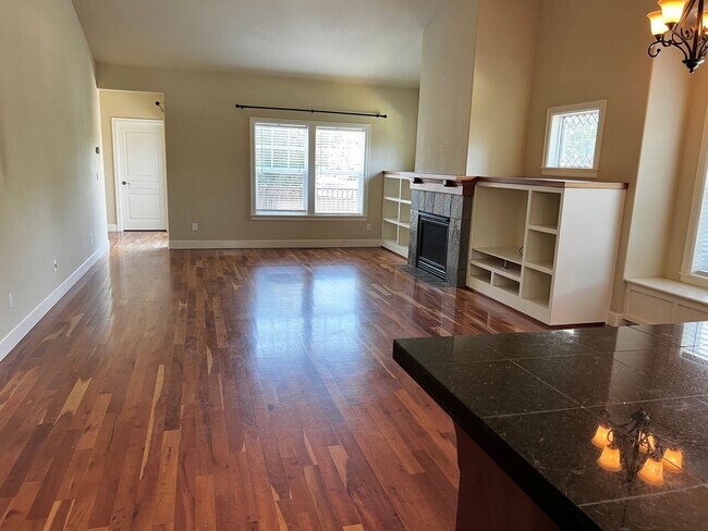 Building Photo - Century Drive Retreat Home - Minutes to Mt...