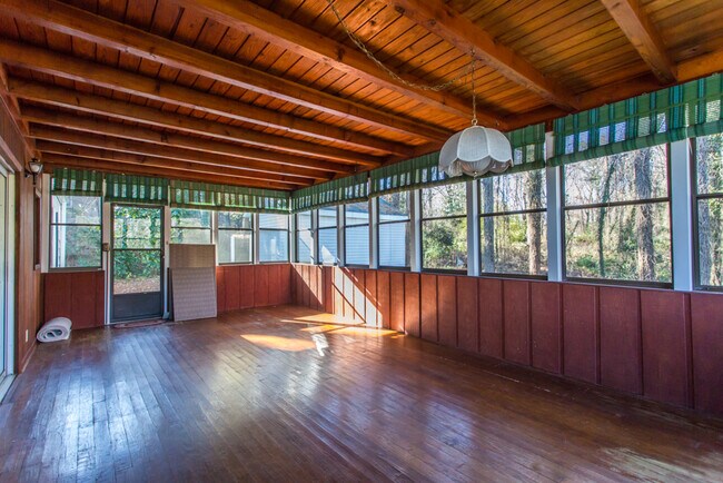 Building Photo - 2457 Jefferson Terrace