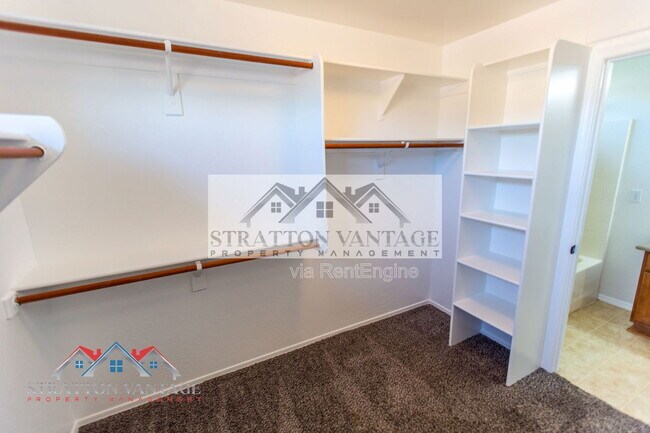 Building Photo - 1247 S Emmett Dr