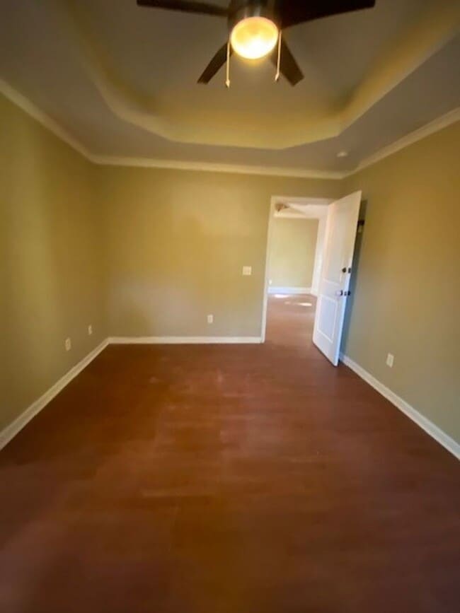 Building Photo - Welcome to this stunning 3-bedroom, 2-bath...