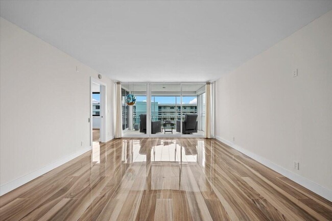 Building Photo - 911 Ocean Dr