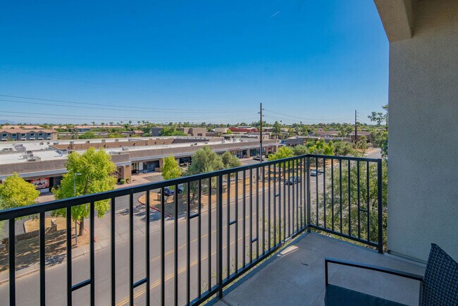 Building Photo - 1275 E University Dr