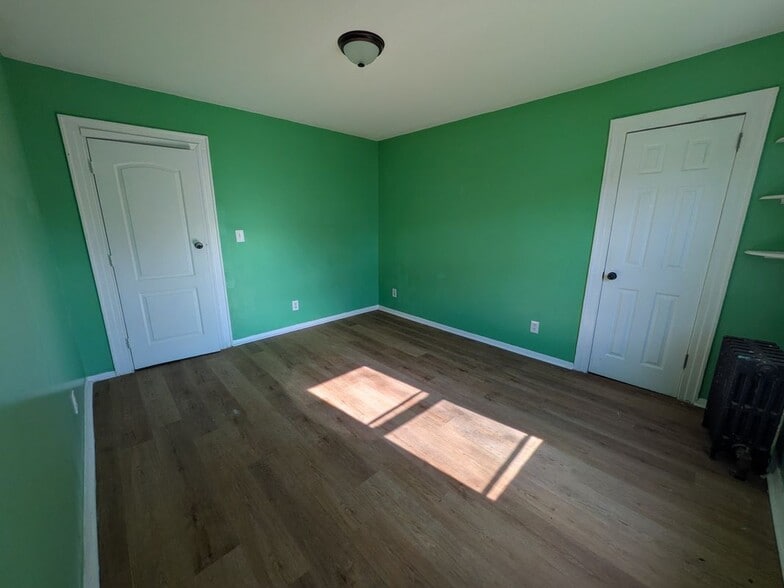 Building Photo - 205-11 110th Ave