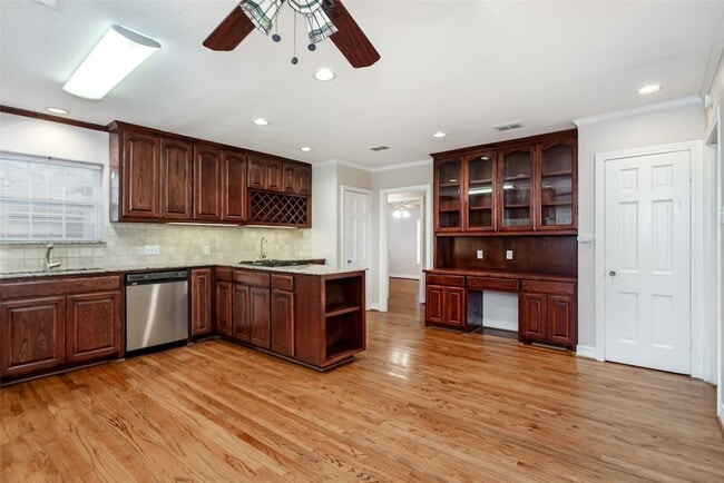 Building Photo - 6219 Penrose Ave