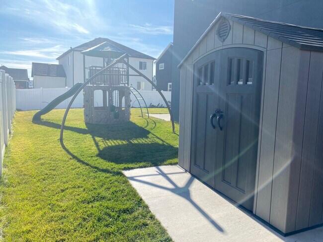 Building Photo - 238 E 370 N