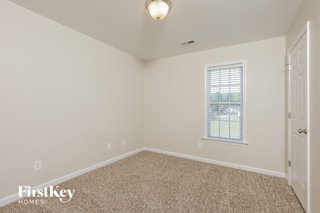 Building Photo - 114 Nicolet Ln