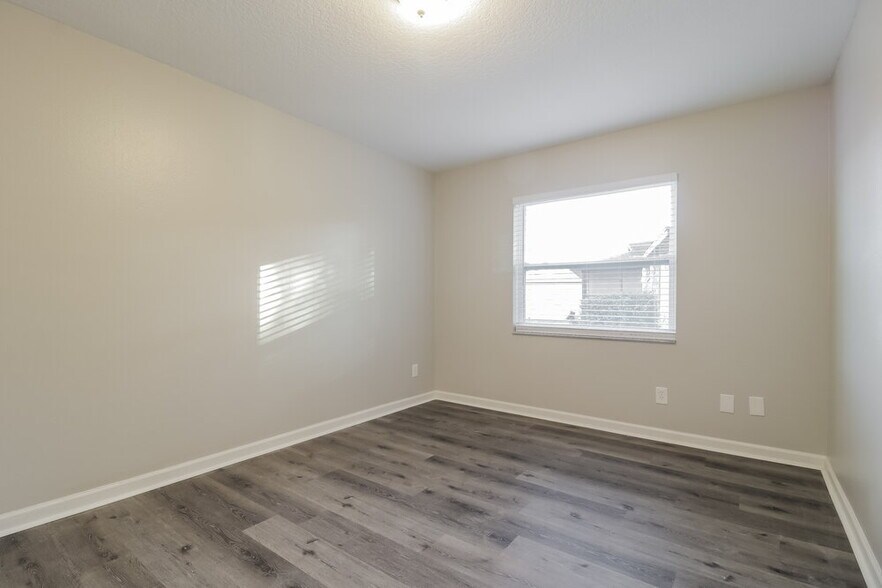 Building Photo - 2426 Sable Dr
