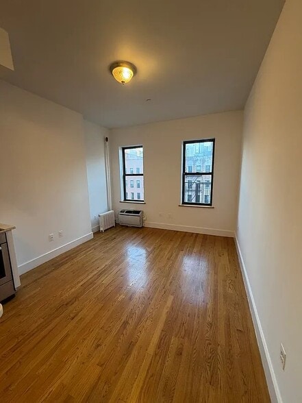 Building Photo - 639 Tenth Avenue