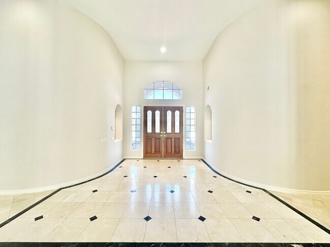 Building Photo - 4286 La Canada Rd