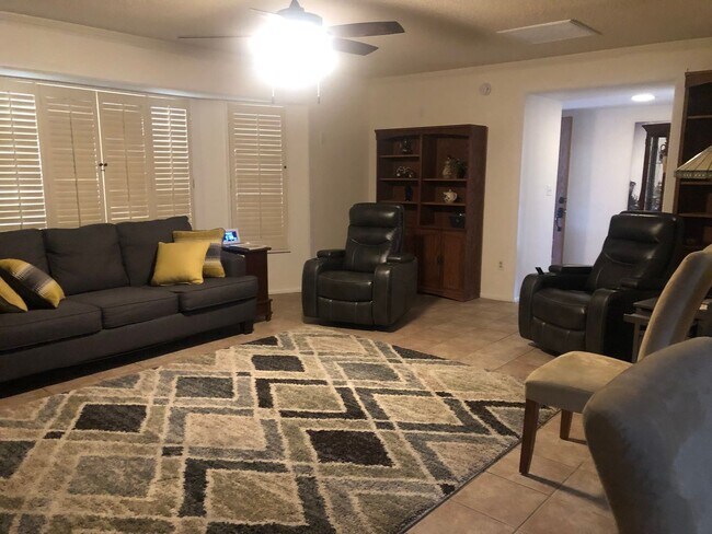 Building Photo - Lovely Home in 45+ Active Adult Community of Leisure World.  Available May through December 2026,...