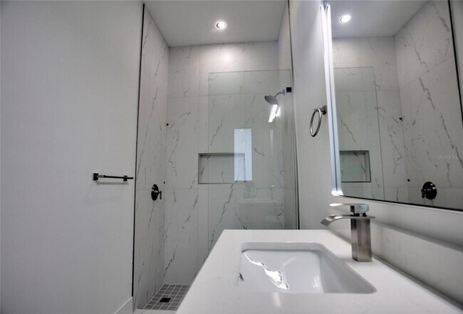 Building Photo - 9574 Salt Lake St