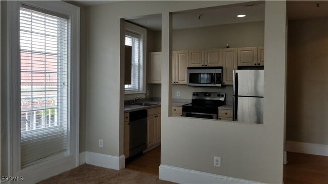 Building Photo - 1415 Dean St