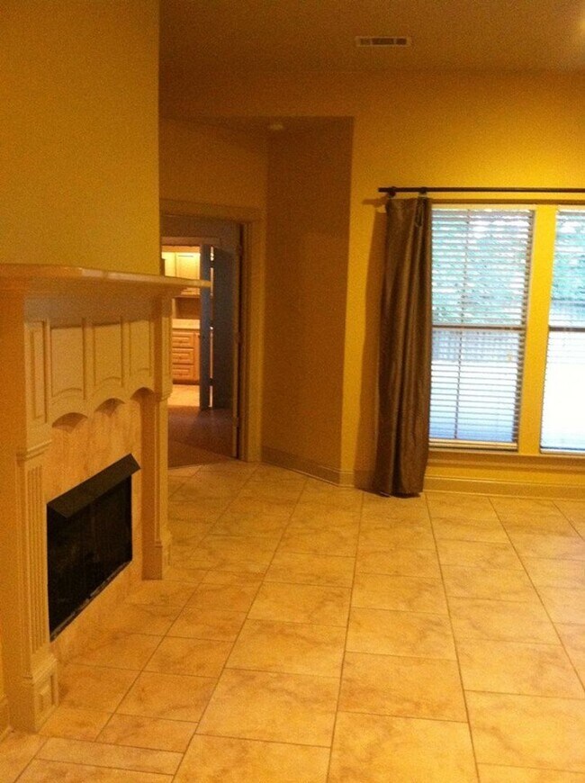 Building Photo - Must see  3BR/2BA home in Santa Rosa Subdivision off Staring Lane