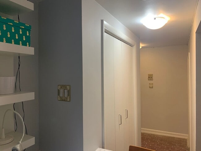 Building Photo - DC Studio in "Old City"  - Furnished!! Murphy bed & small sofa.