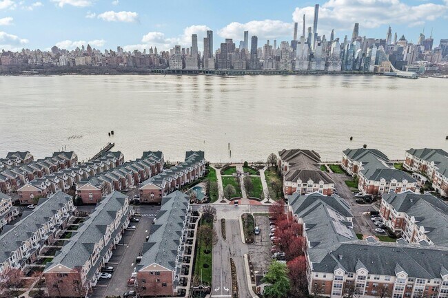 Building Photo - 458 Buffalo Ct