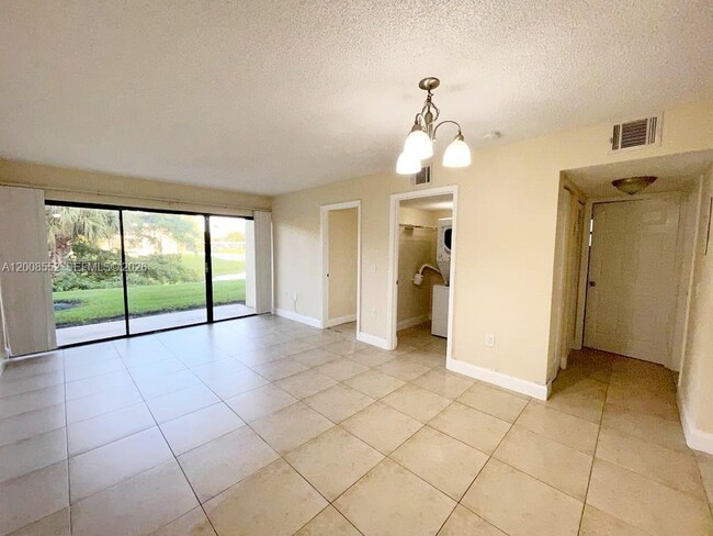 Building Photo - 1522 Lake Crystal Dr