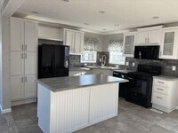Building Photo - 261 Crestwood Dr