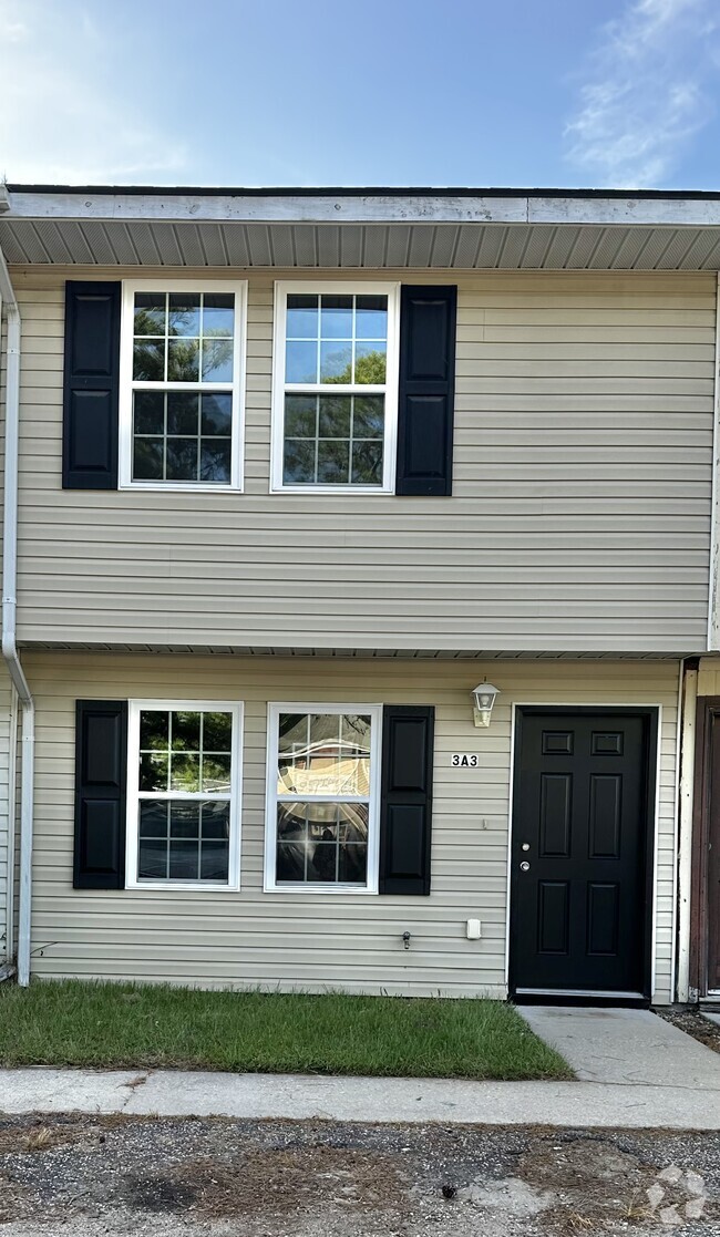 Building Photo - 1605 Fawn Vista Dr N