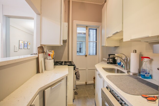 Building Photo - Lovely 1 BR/1 BA Condo in Dupont Circle!