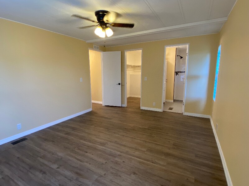 Building Photo - 144 Stuart Cir