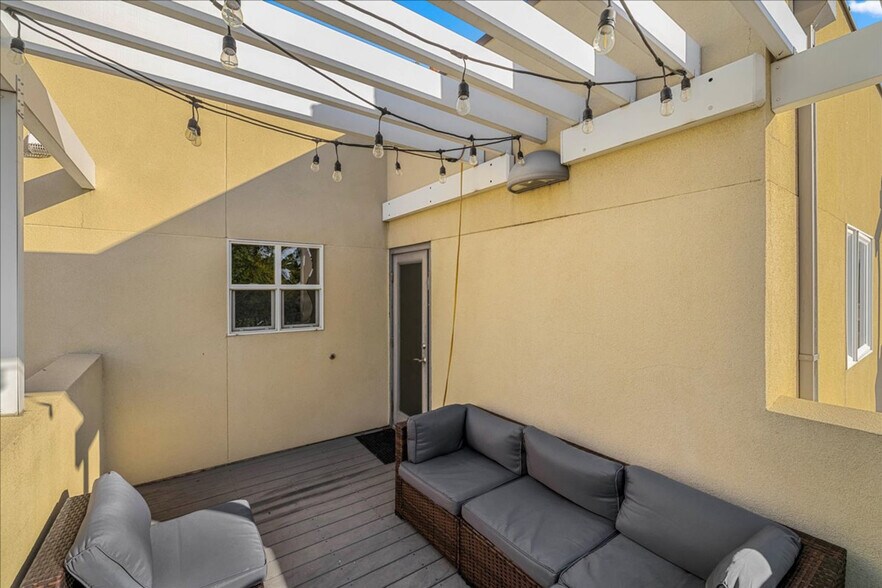 Building Photo - 502 S 15th St