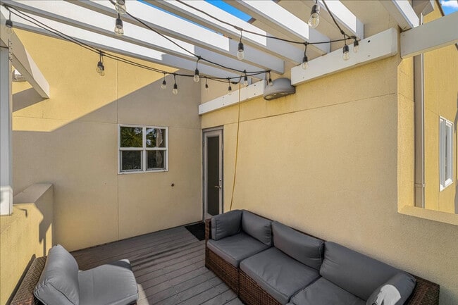 Building Photo - 502 S 15th St