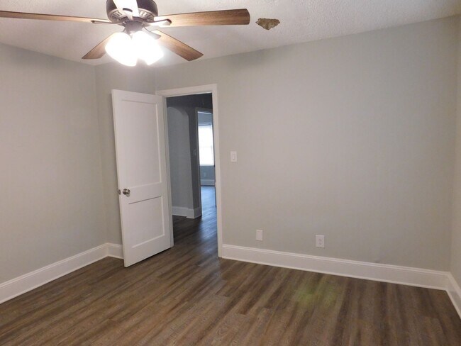 Building Photo - 418 Church Rd