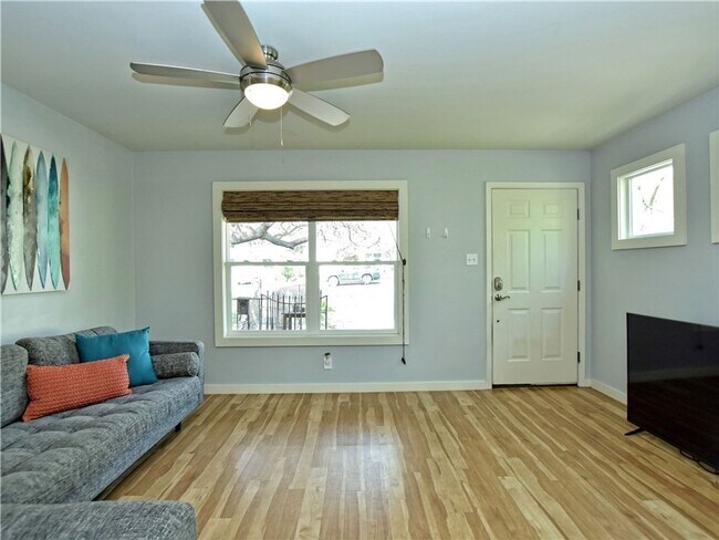 Building Photo - 1513 Travis Heights Blvd