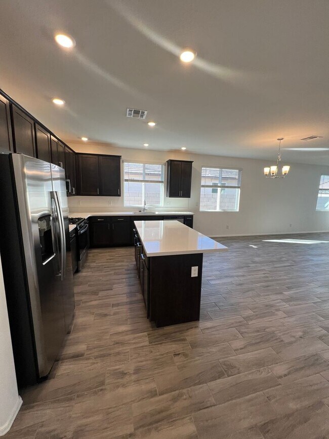 Building Photo - Gorgeous Newer Build 4 Bed/3 Bath in Rancho Cabrillo