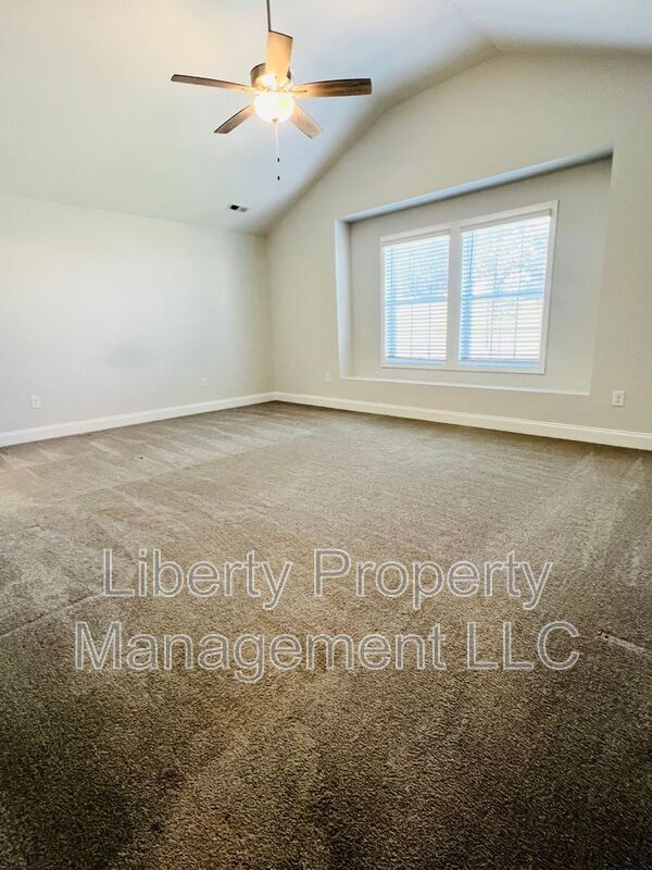 Building Photo - 326 Countryside Dr