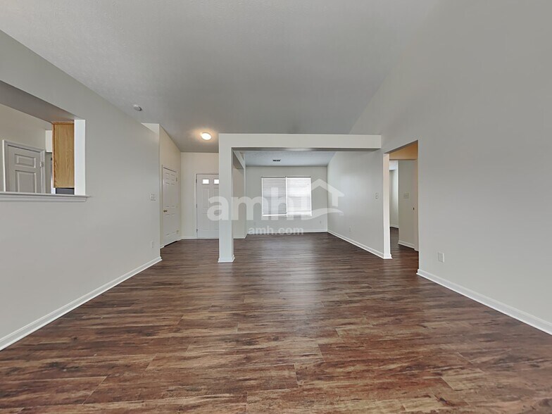 Building Photo - 32 Meadowcrest Dr