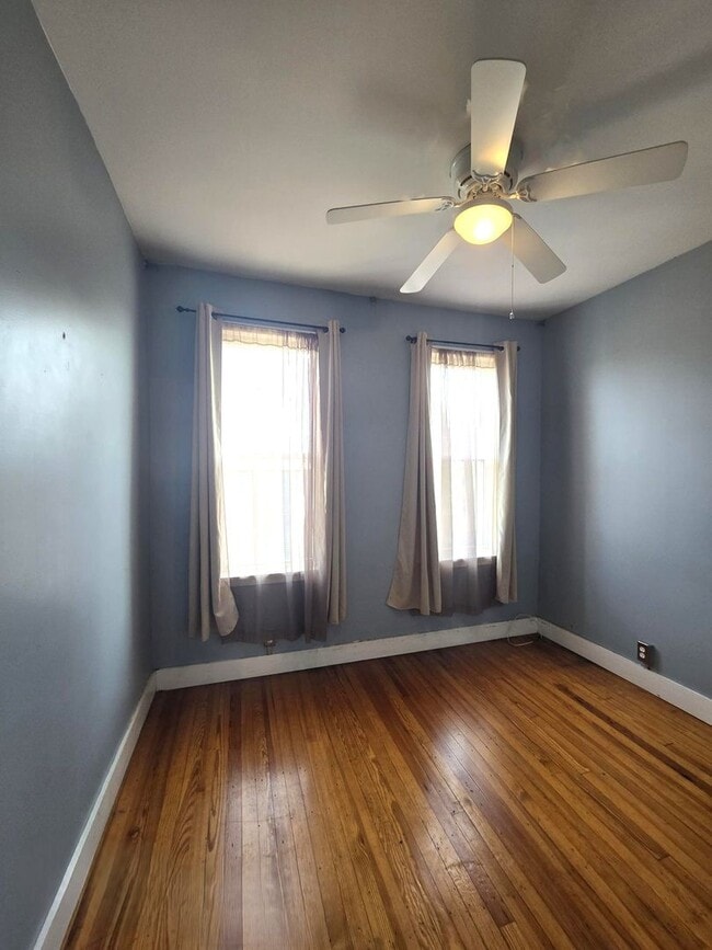 Building Photo - 3-Bedroom, 2-Bathroom in Brewers Hill