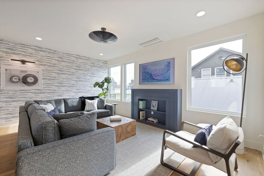 Building Photo - 1117 3rd Ave S