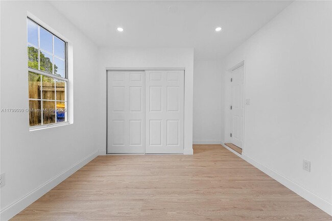 Building Photo - 1694 NE Orion St