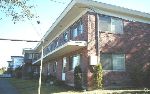 Building Photo - The Par Villa