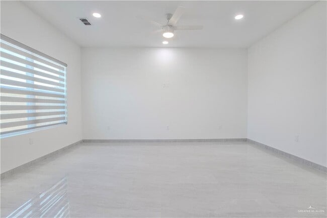 Building Photo - 23 Cassandra St