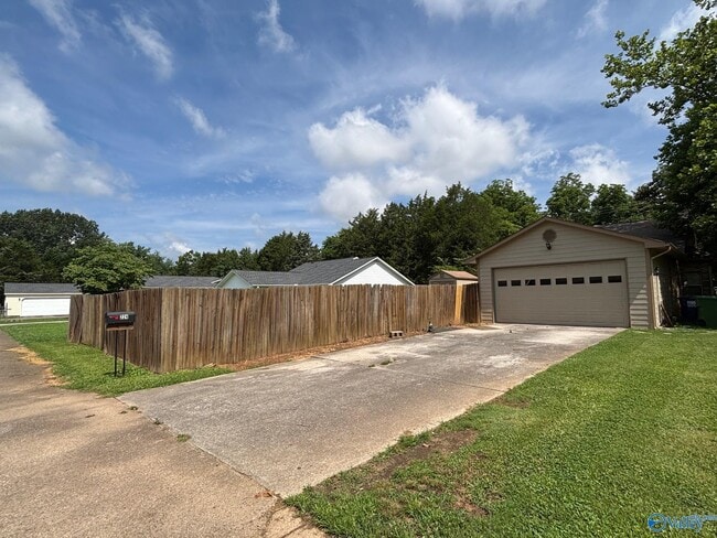Building Photo - 224 Lily Flagg Rd SE
