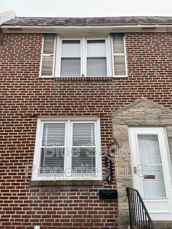 Building Photo - 2254 S Harwood Ave