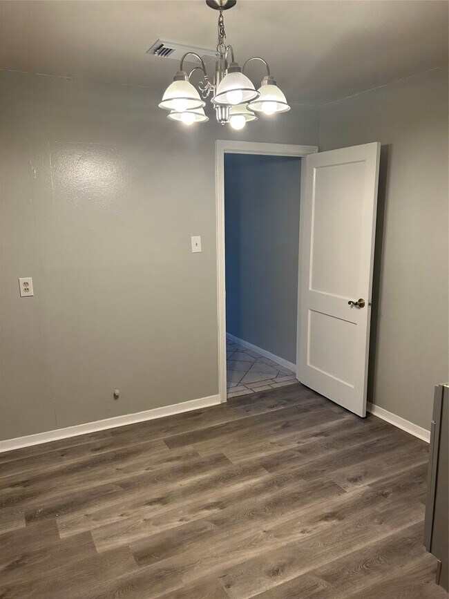 Building Photo - 1407 Silverdale St