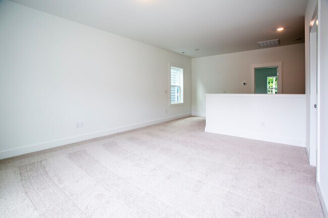 Building Photo - Chatham Park *Like New* Late July availability!