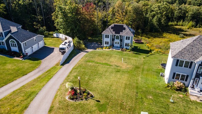 Building Photo - 22 White Pine Dr