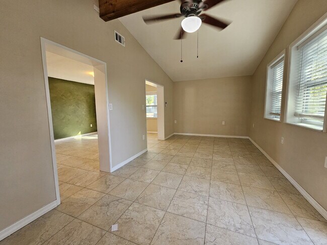 Building Photo - 1520 Cunningham Ave