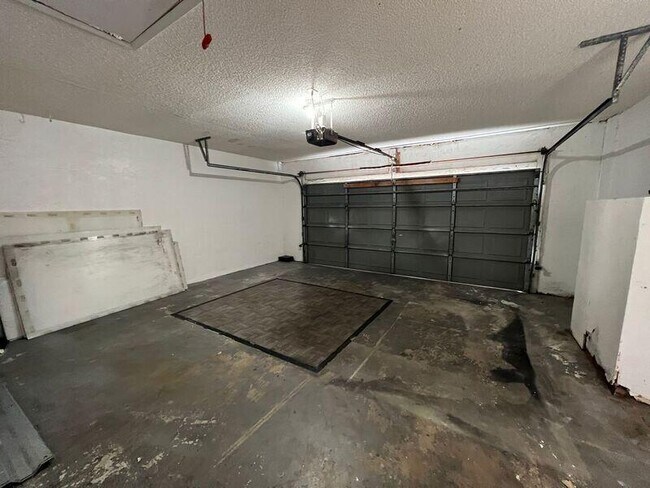 Building Photo - 89 Buxton Ln