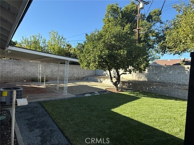 Building Photo - 1488 Bussey St W