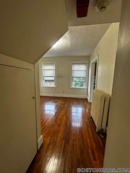 Building Photo - 44 Central St